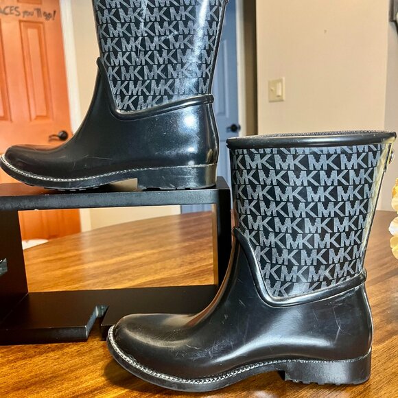 Michael Kors Black Sutter Signature Logo Mid-Calf Pull-On Rain-Bootie Size 8 - Picture 3 of 7